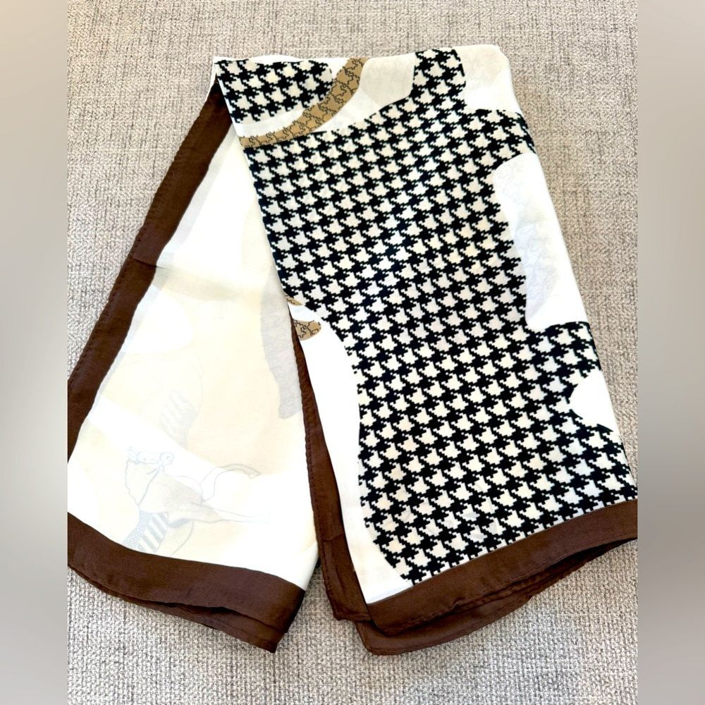 Women’s 70x70 cm square white horse pattern scarf